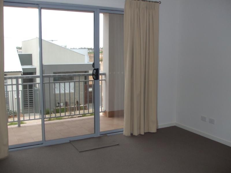 54 MacMillan Avenue, Mawson Lakes SA 5095