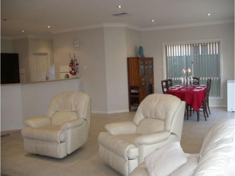 12 Brimpton Avenue, Mawson Lakes SA 5095