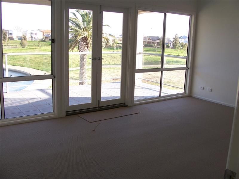 34 Lomond Cct, Mawson Lakes SA 5095