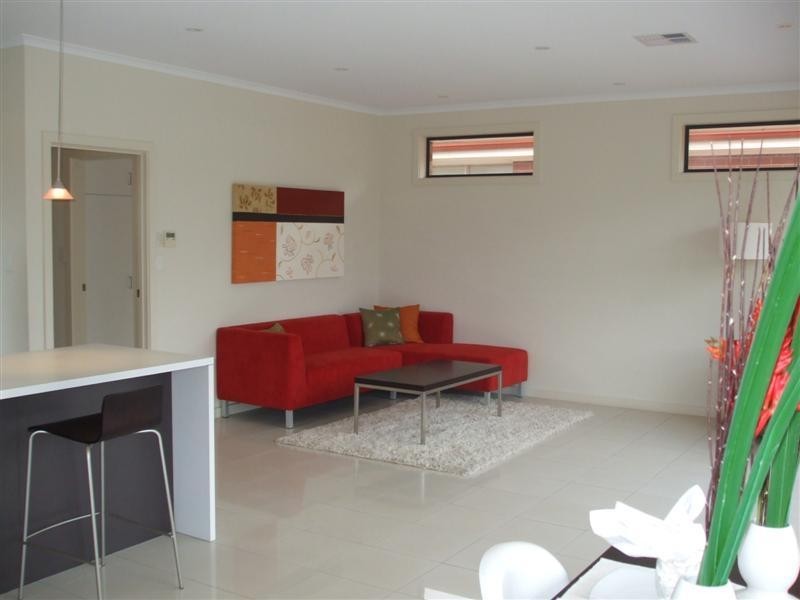 8 Dutton Avenue, Mawson Lakes SA 5095