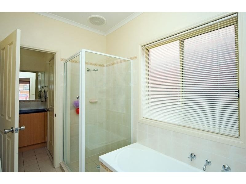 141 Shoalhaven Cct, Mawson Lakes SA 5095