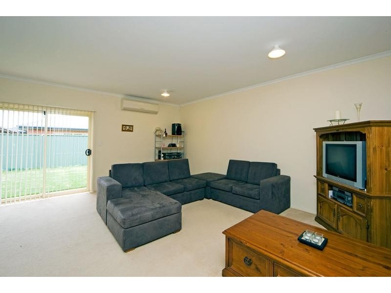 141 Shoalhaven Cct, Mawson Lakes SA 5095