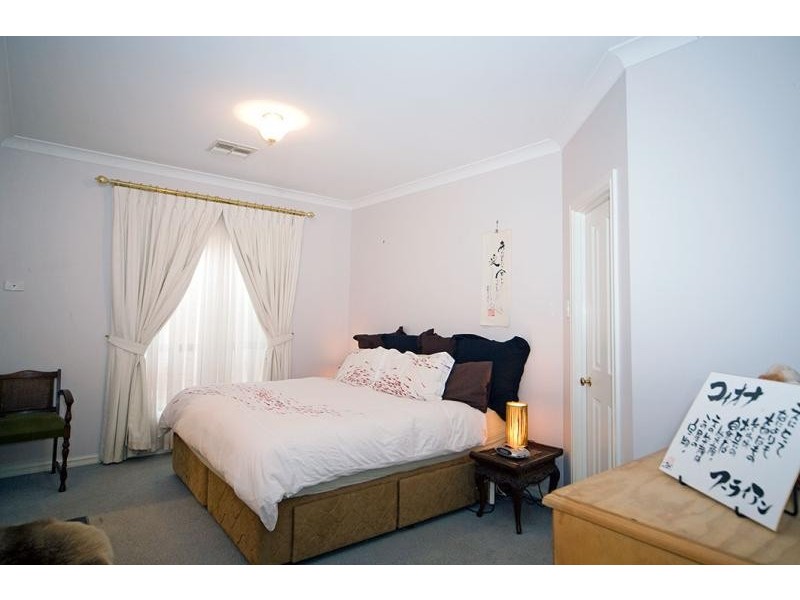 3 Mallard Crescent, Mawson Lakes SA 5095