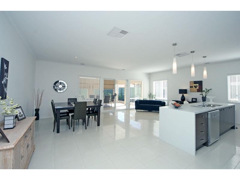 38 Newland Way, Mawson Lakes SA 5095