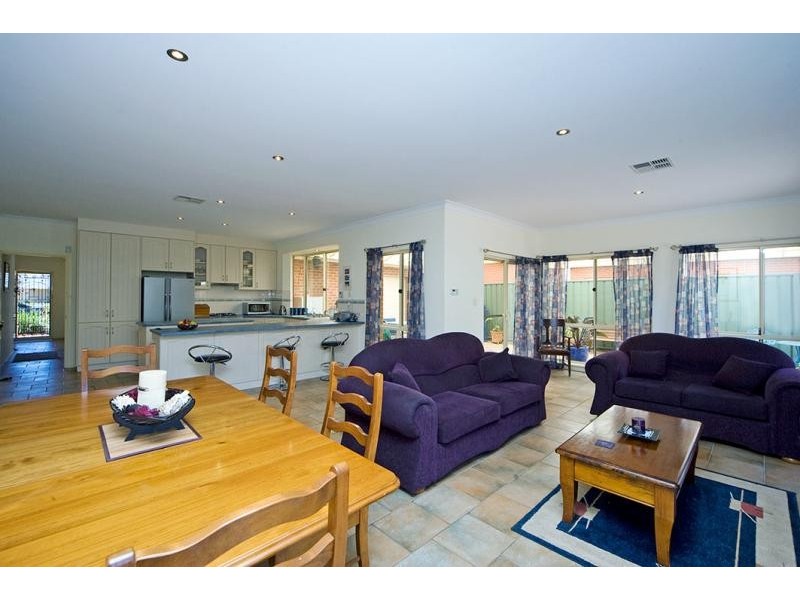 2 Magenta Court, Mawson Lakes SA 5095