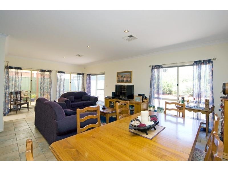 2 Magenta Court, Mawson Lakes SA 5095