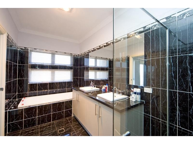 4 Victoria Parade, Mawson Lakes SA 5095