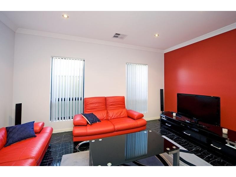 4 Victoria Parade, Mawson Lakes SA 5095