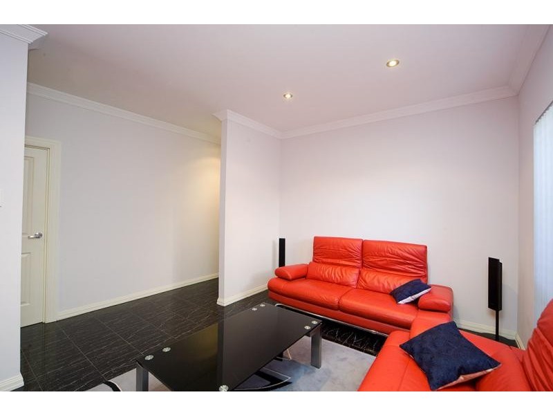 4 Victoria Parade, Mawson Lakes SA 5095