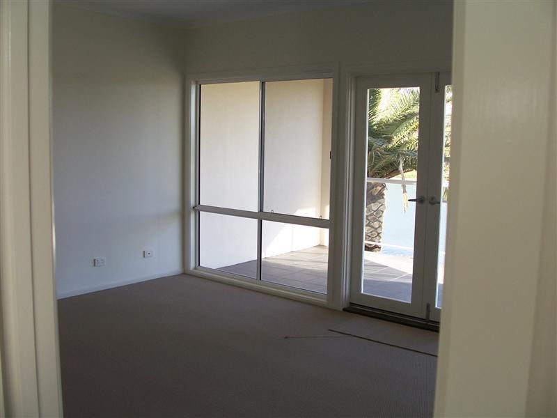 34 Lomond Cct, Mawson Lakes SA 5095