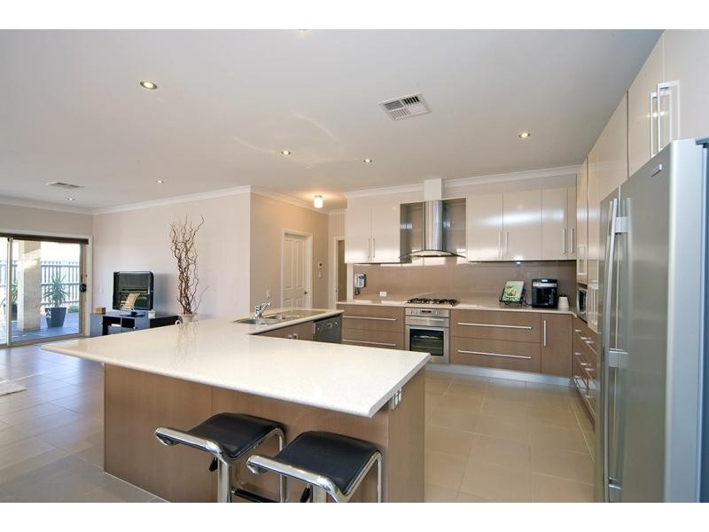 11 Benton Street, Mawson Lakes SA 5095