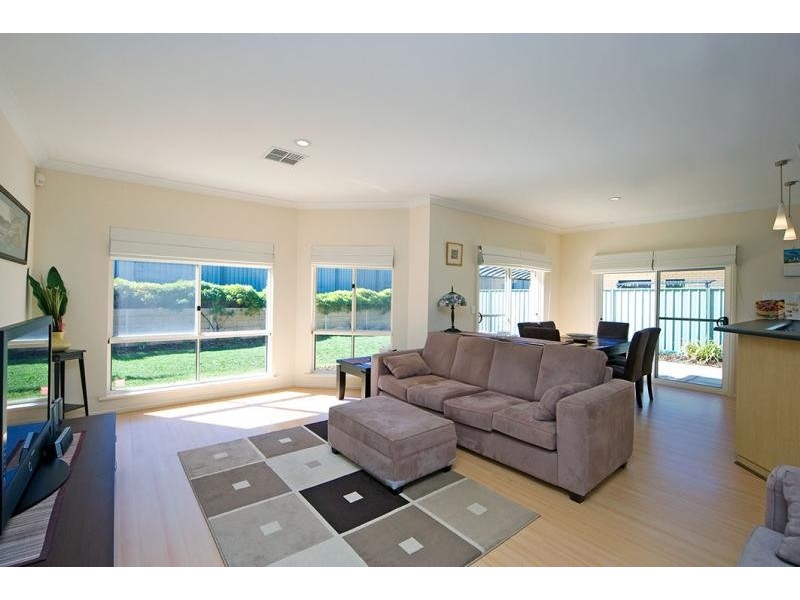 8 Hinchinbrook Ave, Mawson Lakes SA 5095