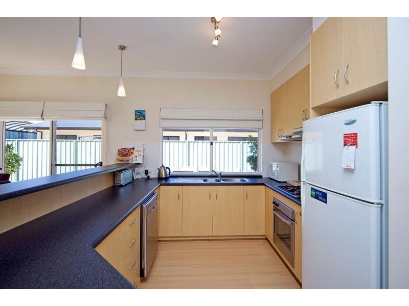 8 Hinchinbrook Ave, Mawson Lakes SA 5095