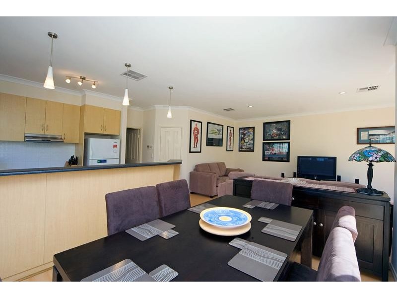 8 Hinchinbrook Ave, Mawson Lakes SA 5095