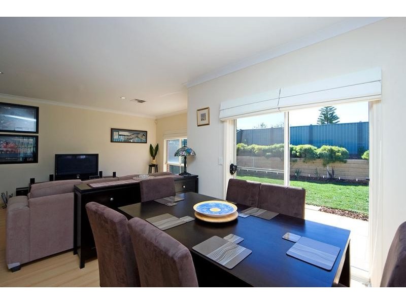 8 Hinchinbrook Ave, Mawson Lakes SA 5095