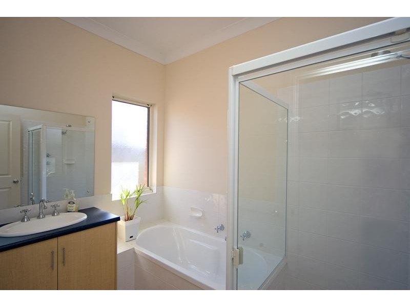 8 Hinchinbrook Ave, Mawson Lakes SA 5095