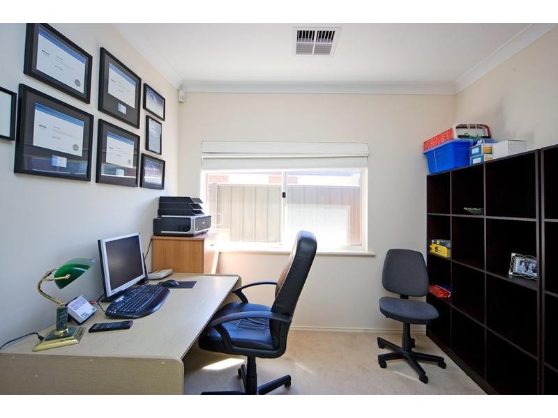 8 Hinchinbrook Ave, Mawson Lakes SA 5095