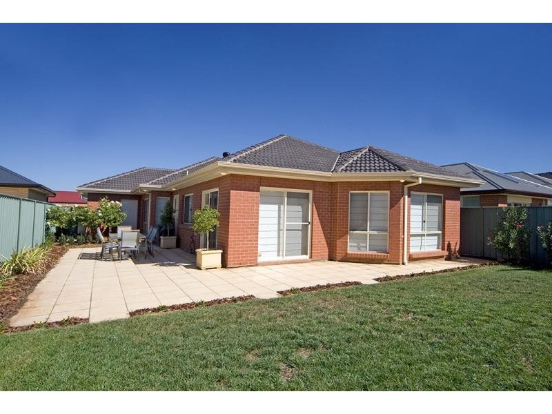 8 Hinchinbrook Ave, Mawson Lakes SA 5095