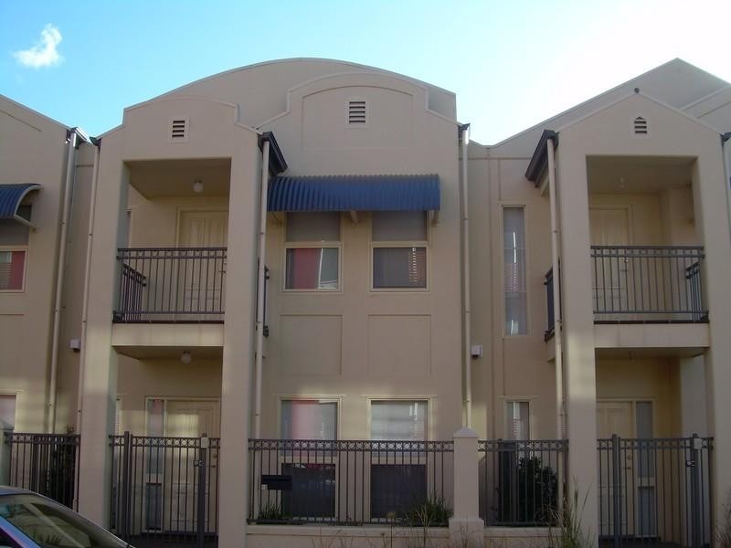 12 Yates Street, Mawson Lakes SA 5095