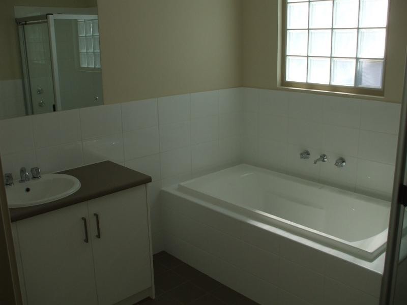 8 St Clair Avenue, Mawson Lakes SA 5095