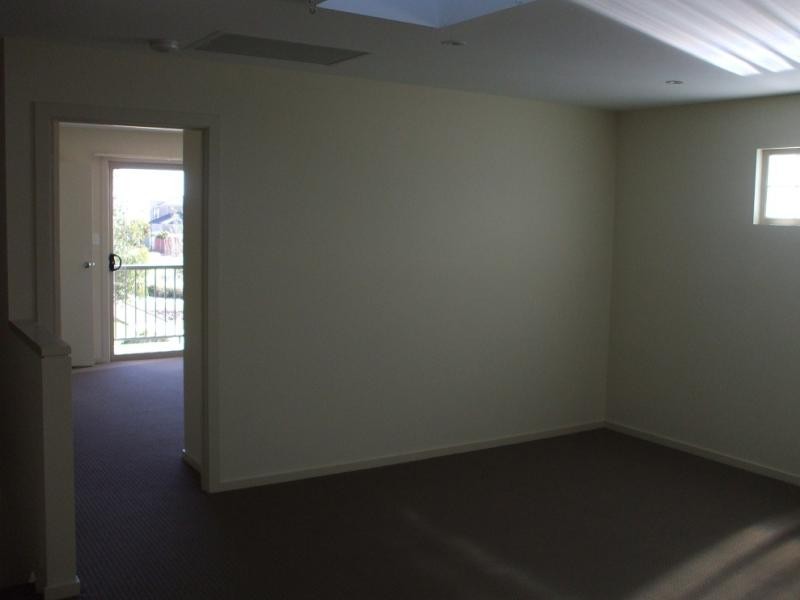 8 St Clair Avenue, Mawson Lakes SA 5095