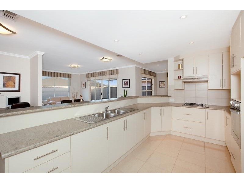 8 The Boulevard, Parafield Gardens SA 5107