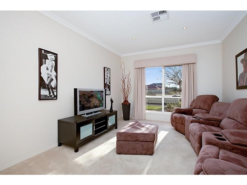 8 The Boulevard, Parafield Gardens SA 5107