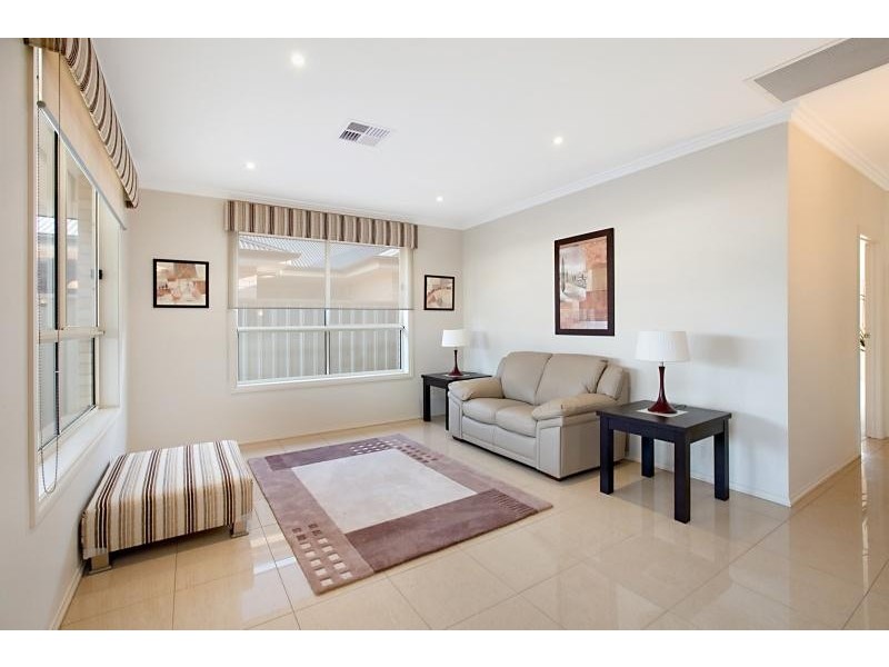 8 The Boulevard, Parafield Gardens SA 5107
