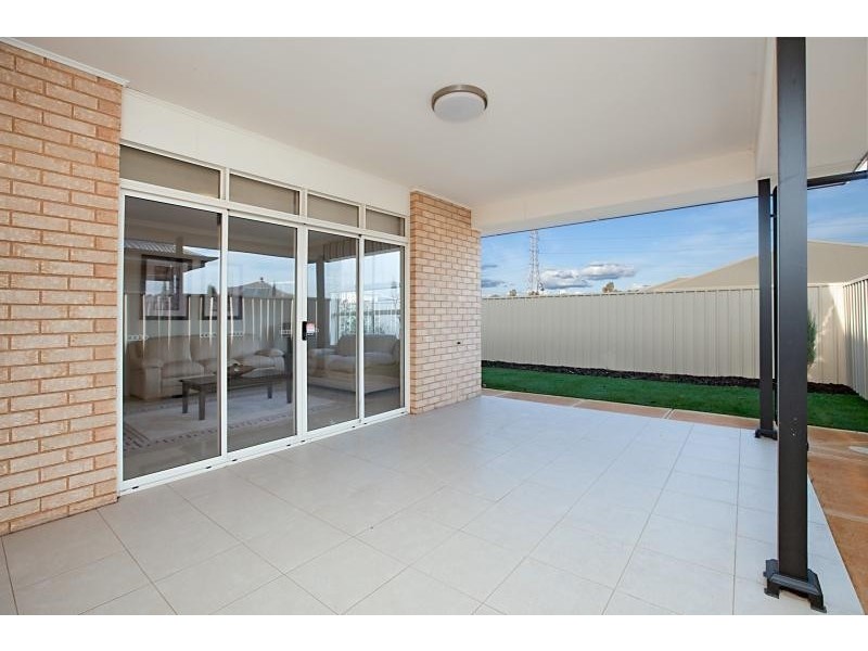 8 The Boulevard, Parafield Gardens SA 5107