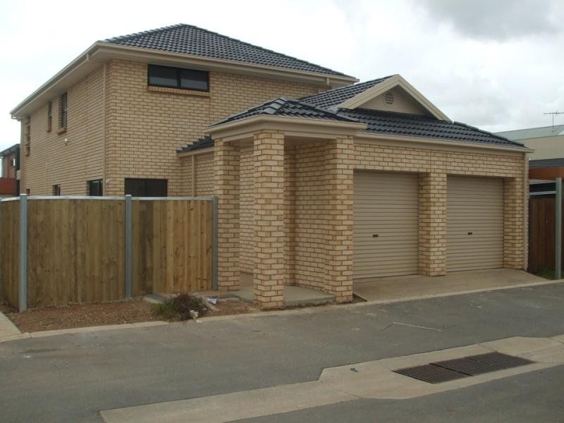 9 Harvey Cct, Mawson Lakes SA 5095