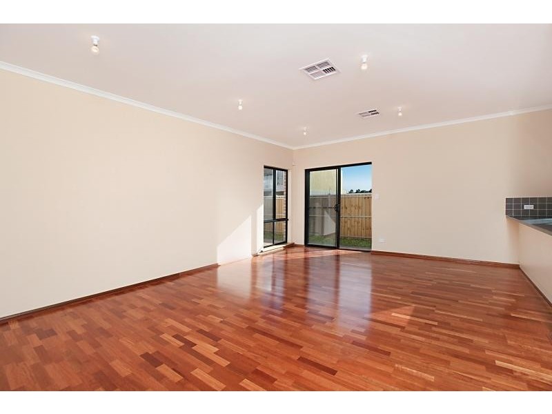 9 Harvey Cct, Mawson Lakes SA 5095