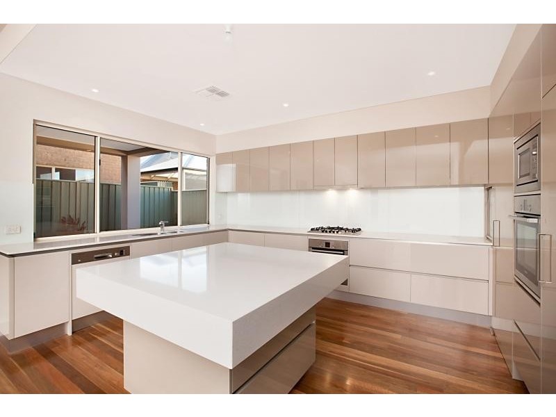 31 Isla Cct, Mawson Lakes SA 5095