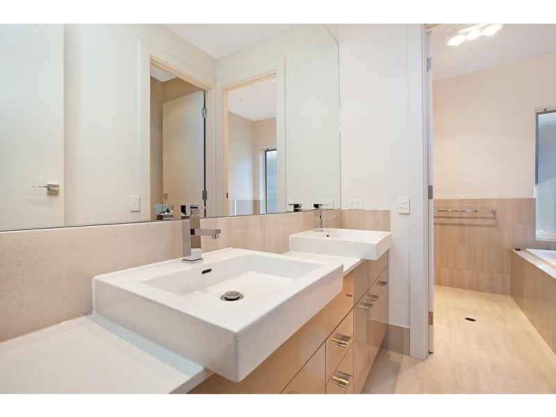 31 Isla Cct, Mawson Lakes SA 5095