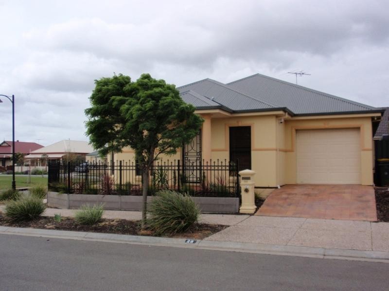 28 Mallard Cres, Mawson Lakes SA 5095