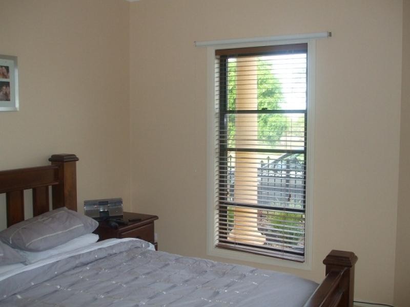 28 Mallard Cres, Mawson Lakes SA 5095