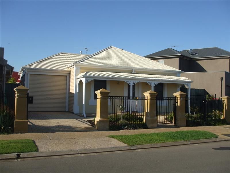 8 Yarle Street, Mawson Lakes SA 5095