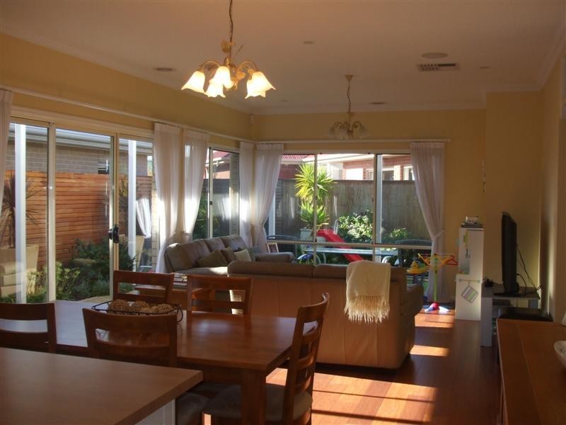 8 Yarle Street, Mawson Lakes SA 5095