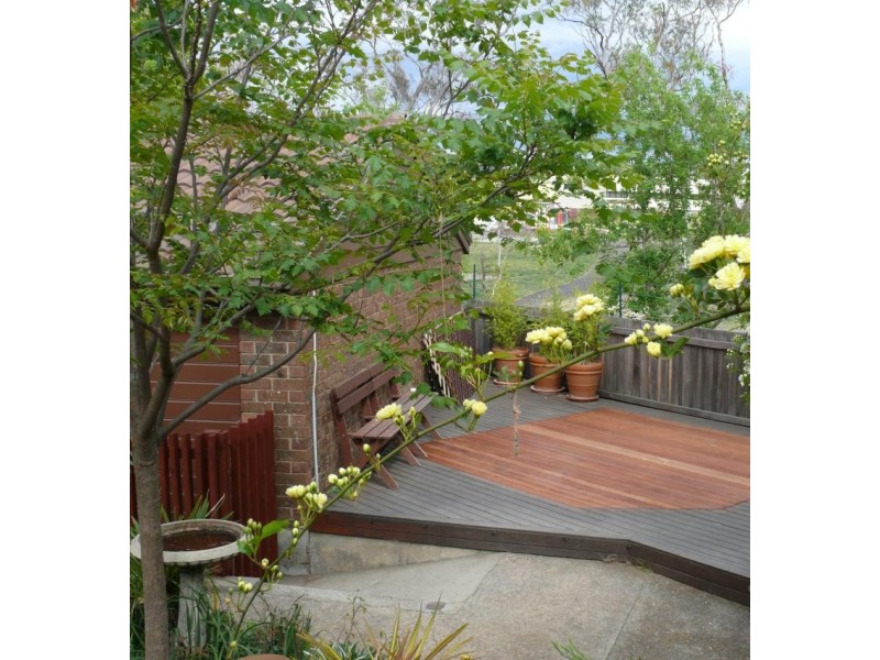 8 Gilday Place, Fadden ACT 2904