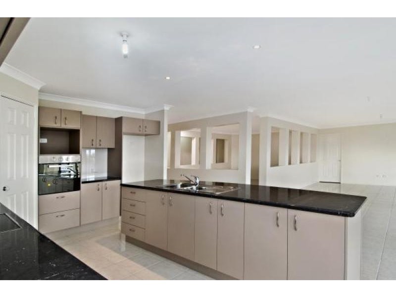 103 Kurrajong Drive, Warner QLD 4500