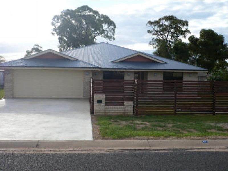 11 Lee Street, Miles QLD 4415