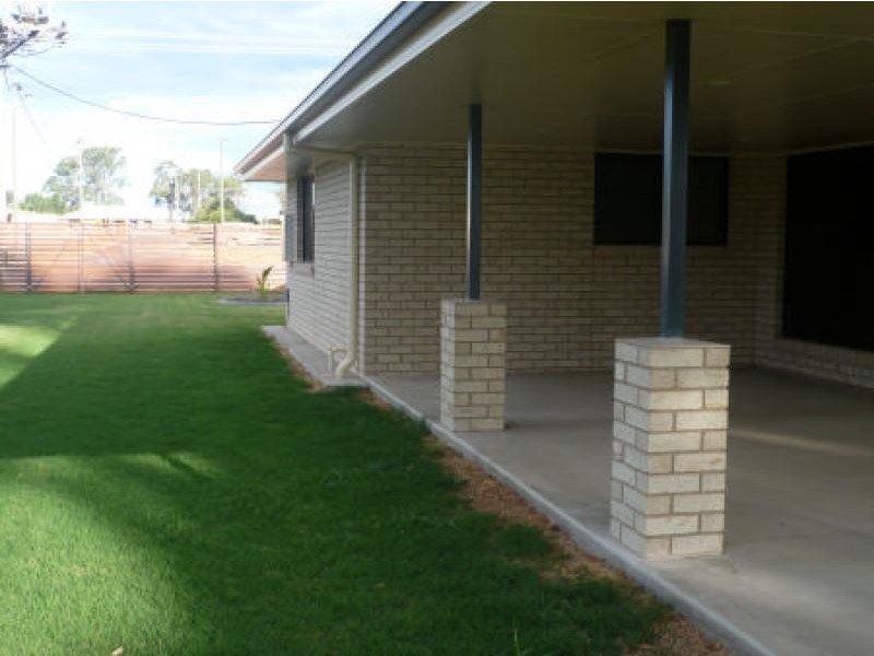 11 Lee Street, Miles QLD 4415