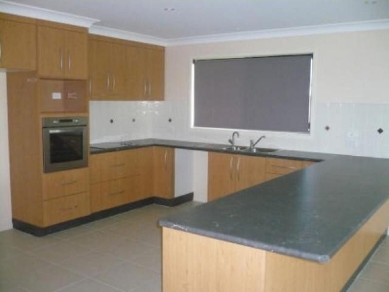 11 Lee Street, Miles QLD 4415