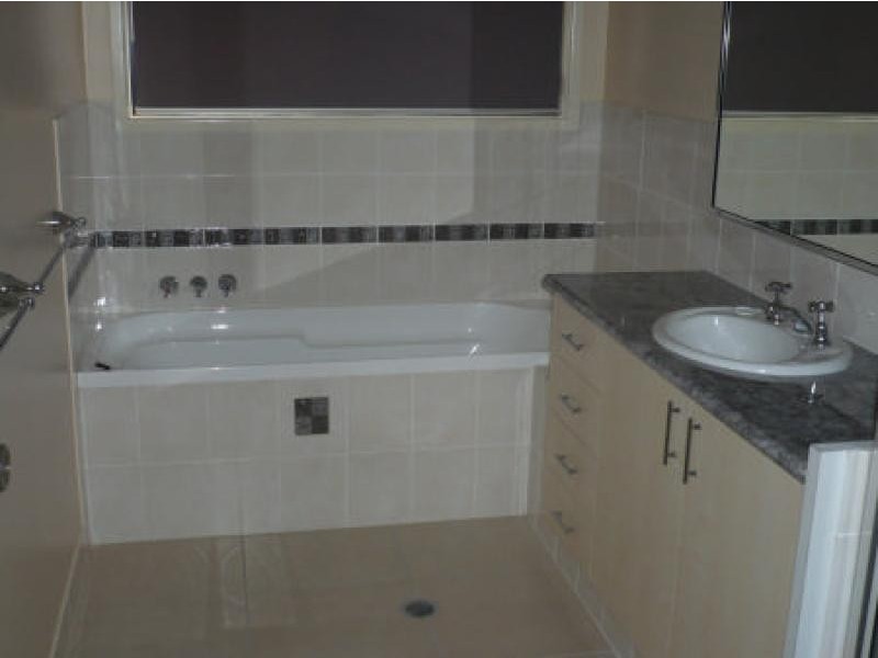 11 Lee Street, Miles QLD 4415