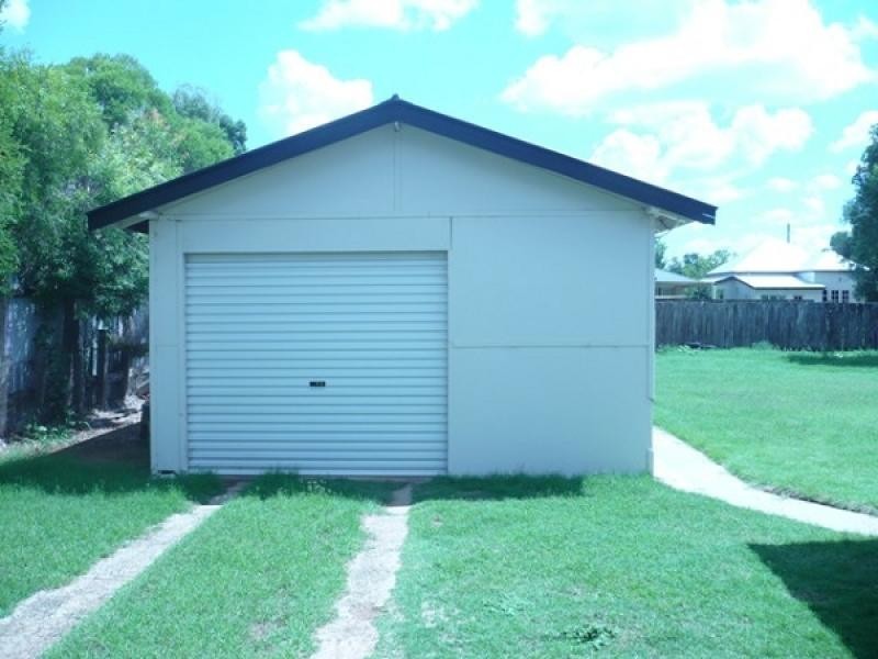 8 Russell Street, Chinchilla QLD 4413