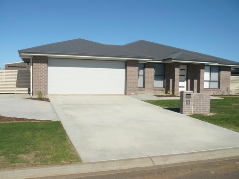 4 McKenzie Street, Chinchilla QLD 4413
