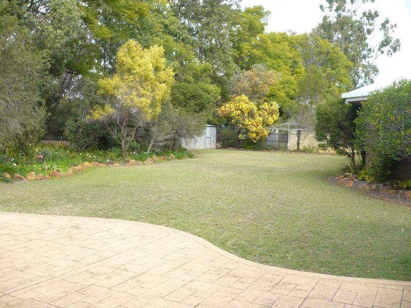 33 Atkins Street, Chinchilla QLD 4413