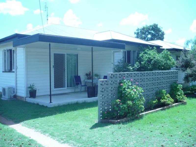 8 Russell Street, Chinchilla QLD 4413