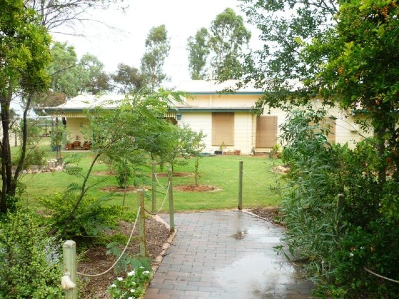 64 Gates Road, Chinchilla QLD 4413