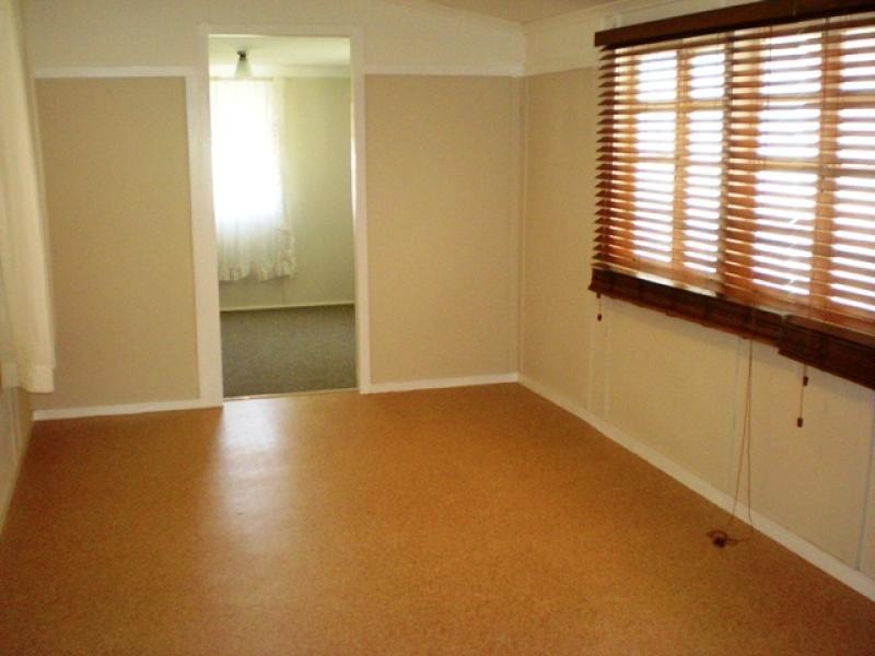 12 Edith Street, Miles QLD 4415