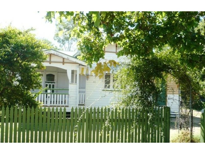 33 Marian Street, Miles QLD 4415